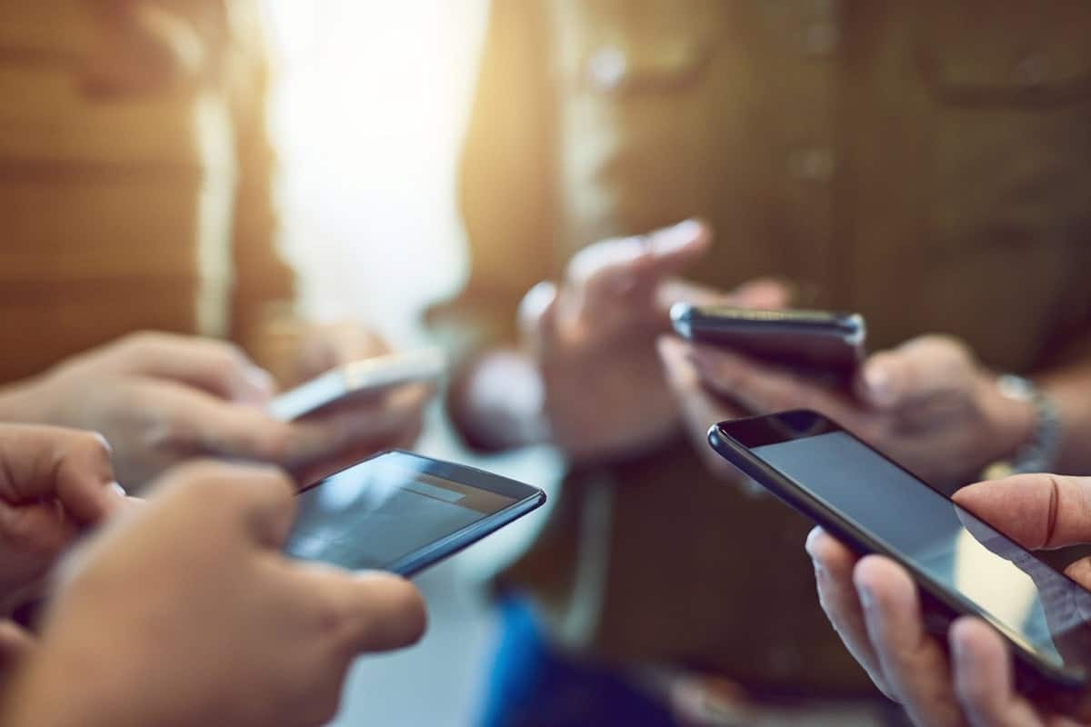Comparteix wifi des del telèfon mòbil||compartir wifi des del telèfon|compartir internet des del telèfon|compartir wifi des del telèfon
